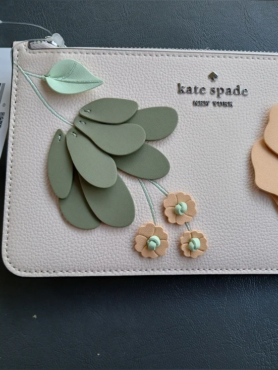 Kate Spade NWT STUNNING 3D Floral Large Lucy Wristlet - Picture 2 of 4